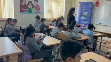 “İbtidai sinif şagirdlərinin ingilis dili biliklərinin əyləncəli şəkildə təkmilləşdirilməsi” layihəsi üzrə dərslər davam edir.