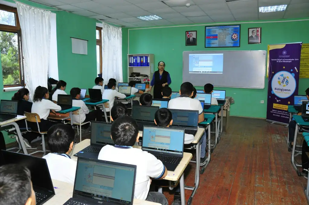 “Biologiyanın interaktiv tədrisi” layihəsi çərçivəsində məşğələlər  davam etdirilir